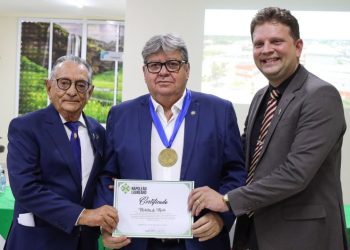 João Azevêdo recebe homenagem do Hospital Napoleão Laureano e destaca investimentos na saúde