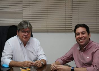 Temendo uma traição por parte dos Ribeiro, Felipe Leitão defende que João fique no cargo até o final do mandato