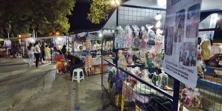 Natal na Praça: Comércio noturno e feira natalina acontecem entre os dias 18 e 23 em Patos