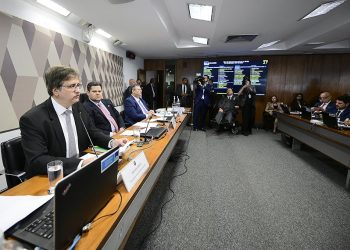 AO VIVO: CCJ realiza sabatina com Dino, indicado para o STF, e Gonet, para a PGR