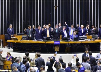 Reforma tributária deve ser promulgada esta semana, dizem senadores