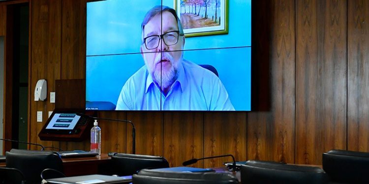 Ensino domiciliar divide opiniões de debatedores na Comissão de Educação