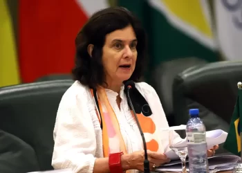 Covid-19: Ministério da Saúde antecipa nova dose da bivalente para idosos