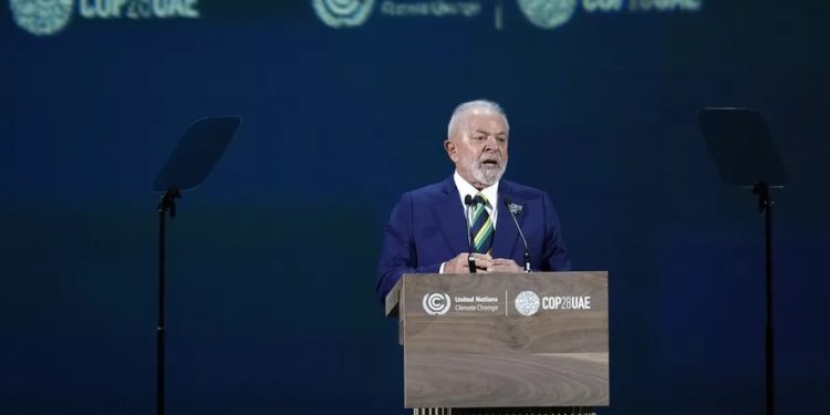 Brasil assume G20 com foco em fome, clima e governança global