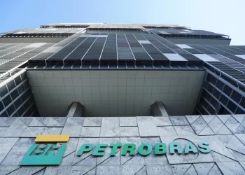 Petrobras divulga edital de concurso com 6.412 mil vagas e salário inicial de R$ 5,8 mil