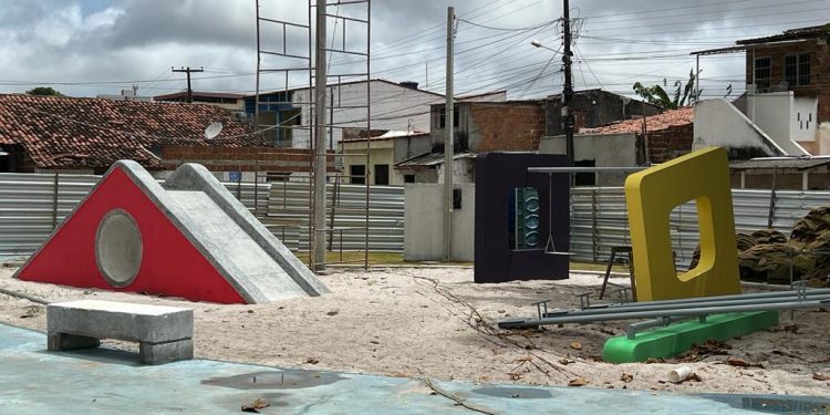 Praça Risonete Freitas, no Cristo, segue com obra acelerada e previsão de entrega para dezembro