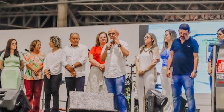 Cícero Lucena anuncia resultado do Prêmio ‘Escola e CMEI Nota 10’ para profissionais da Educação