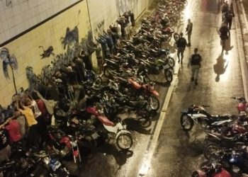 Operação da PM aplica mais de 100 multas e apreende 40 motos em “rolezinho” na Capital