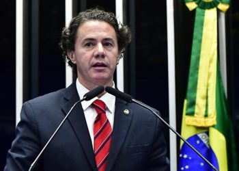Pesquisa elege Veneziano como o melhor e mais atuante senador da Paraíba
