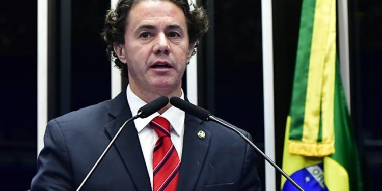 Pesquisa elege Veneziano como o melhor e mais atuante senador da Paraíba