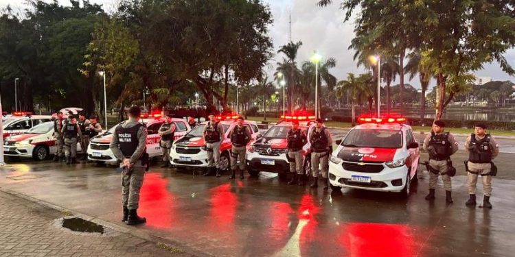 No Centro da Capital, Polícia Militar frustra crime e prende acusados de tentarem furtar loja