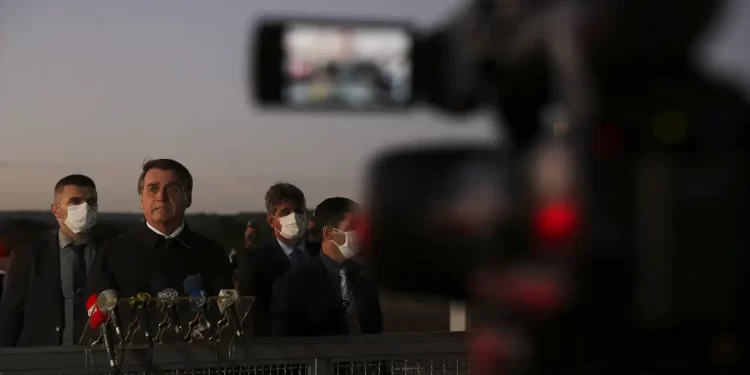 Fenaj: sem Bolsonaro, descredibilização da imprensa cai 91%