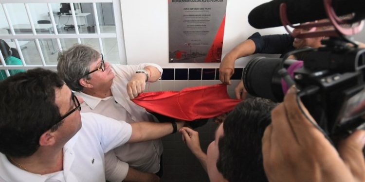 João Azevêdo entrega reforma e ampliação de escolas nos municípios de Alhandra e Sapé