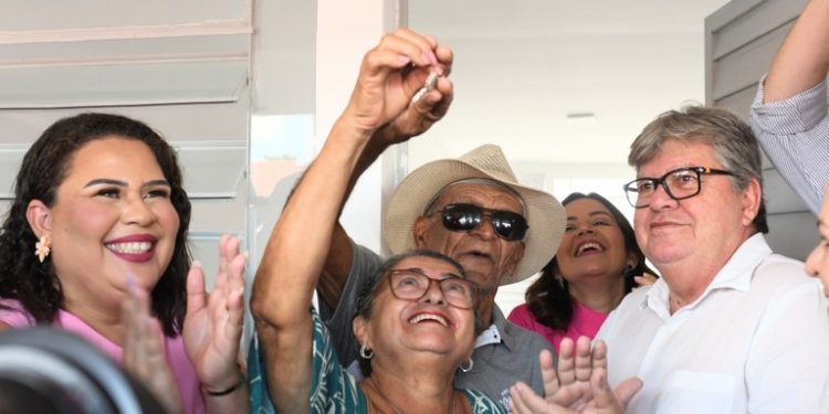 Governador inaugura Cidade Madura e assegura investimentos para o fortalecimento das ações na Saúde em Bayeux