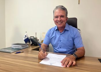 Nabor Wanderley anuncia aumento salarial para os servidores municipais