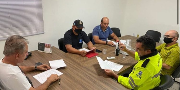 Com aumento anunciado por prefeito, superintendente e agentes da STTRANS de Patos celebram essa e outras conquistas da categoria