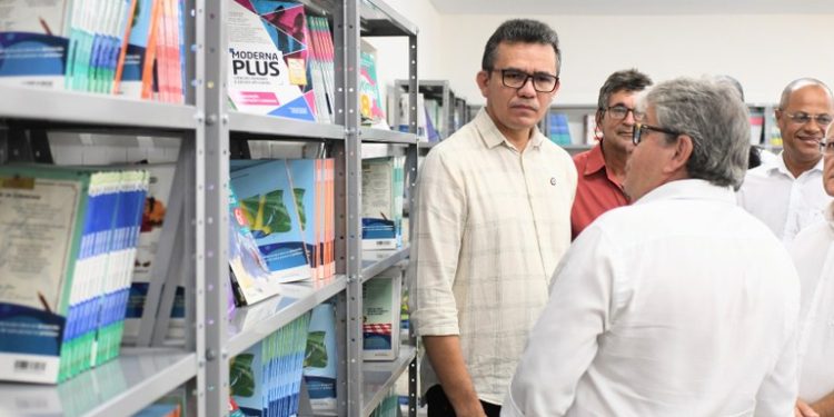 João Azevêdo entrega reforma e ampliação de escolas nos municípios de Alhandra e Sapé