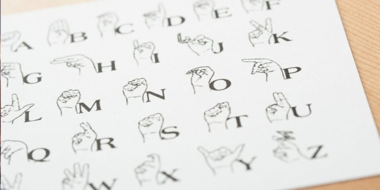 Lei determina difusão do alfabeto manual em Libras em todas as entidades públicas de João Pessoa