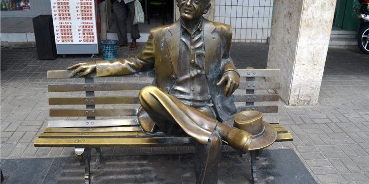 Conheça a Lei Livardo Alves: norma que protege autores e obras culturais