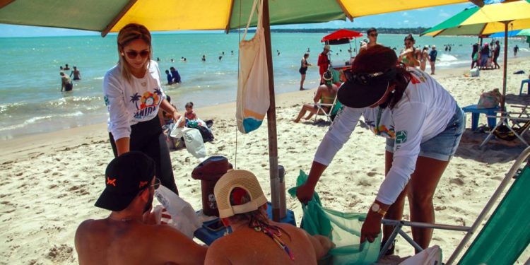 Programa Amigos da Praia terá atendimento diário no Busto de Tamandaré