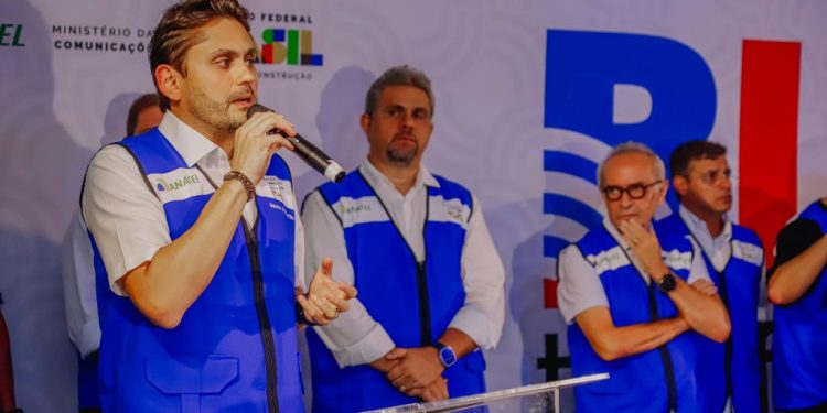 Cícero Lucena destaca programa da Anatel para melhorias nos sinais 4G e 5G na Capital em evento com ministro das Comunicações