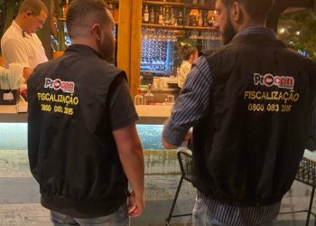 Procon-JP notifica oito estabelecimentos na orla da Capital durante a Operação Happy Hour