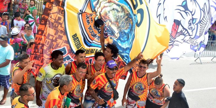 Prévias do Carnaval Tradição agitam foliões dos bairros Roger, Mandacaru e Rangel