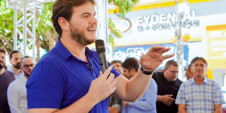 Bruno assina Ordem de Serviço para requalificação do Cine Capitólio e construção do 1º Cinema da Educação do Brasil