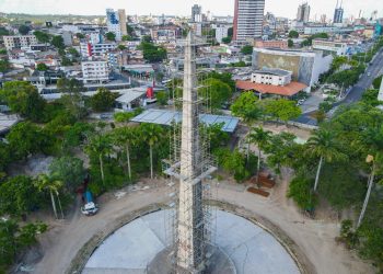 Parque Evaldo Cruz: Obelisco passa por tratamento e pintura para preservação do histórico monumento