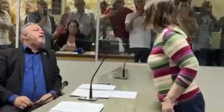 Vereadores discutem durante sessão na Câmara Municipal de Campina Grande