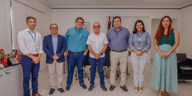 Cícero Lucena firma acordo para aquisição definitiva da sede da Semob-JP