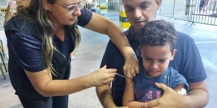 Prefeitura da Capital inicia a semana convocando a população para atenção na caderneta vacinal das crianças e adolescentes
