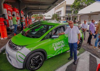 Cícero Lucena entrega primeiros carros elétricos para a frota da Prefeitura de João Pessoa