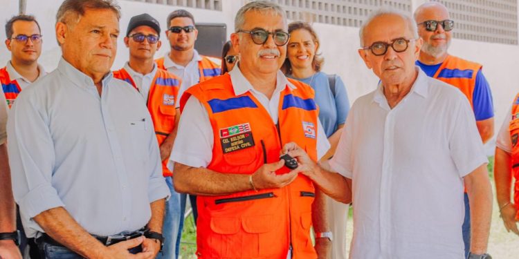 Cícero Lucena entrega novos equipamentos para fortalecer as ações da Defesa Civil na Capital