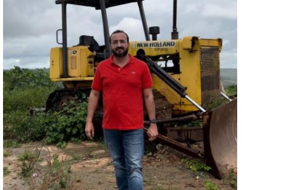 Oposição em Araruna denuncia prefeito ao MP por abandono de um trator de esteira, que custou R$ 730 mil