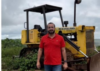 Oposição em Araruna denuncia prefeito ao MP por abandono de um trator de esteira, que custou R$ 730 mil