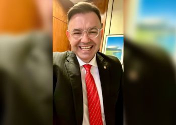 Raniery Paulino toma posse como deputado federal e homenageia José Maranhão