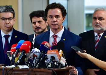 Presidente do Senado no 8 de janeiro de 2023, Veneziano participará de ato promovido por Lula que marcará 1 ano dos ataques