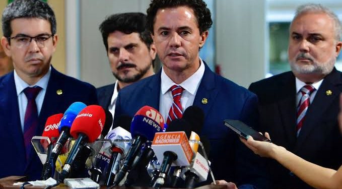 Presidente do Senado no 8 de janeiro de 2023, Veneziano participará de ato promovido por Lula que marcará 1 ano dos ataques