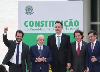 Veneziano participa de ato alusivo a 1 ano dos atos golpistas do 8/1: “Dia de comemorar a valorização democracia”