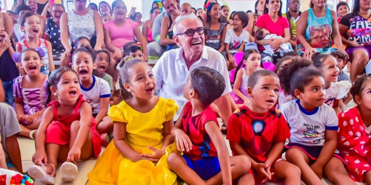 Cícero abre Colônia de Férias dos CMEIs e destaca o cuidado da Prefeitura com as crianças enquanto pais e mães trabalham