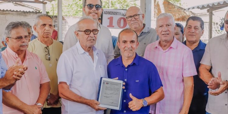 Cícero Lucena autoriza pavimentação de quatros ruas no Varjão, que agora terá 100% de suas vias calçadas