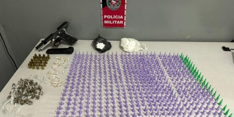 PM prende vizinhos que atuavam em conjunto no tráfico de drogas na cidade de Bayeux