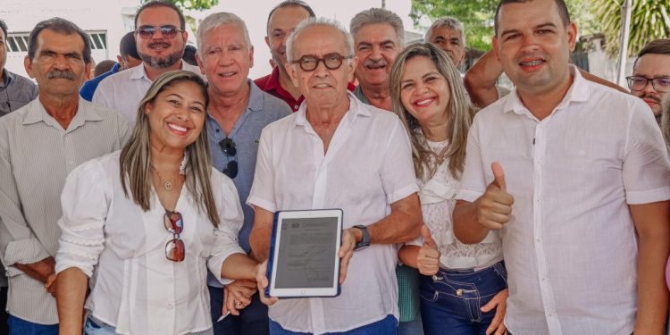 Cícero Lucena autoriza pavimentação de 27 ruas do Alto do Mateus