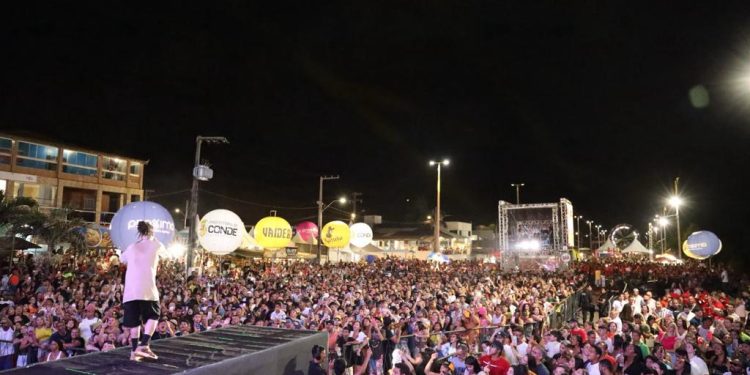 Terceiro sábado do Verão de Conde é sucesso de público com shows na Praia de Jacumã