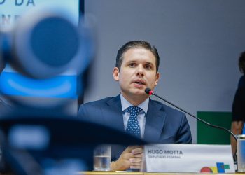 Hugo Motta recebe o reconhecimento de três ministros pela aprovação do Reporto na Câmara