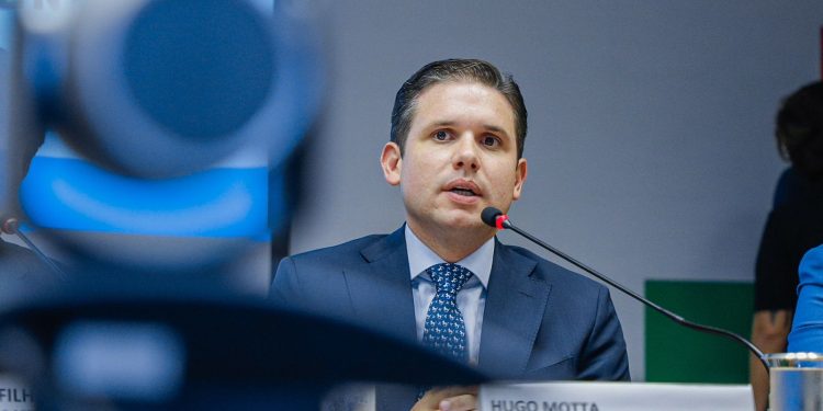 Hugo Motta recebe o reconhecimento de três ministros pela aprovação do Reporto na Câmara