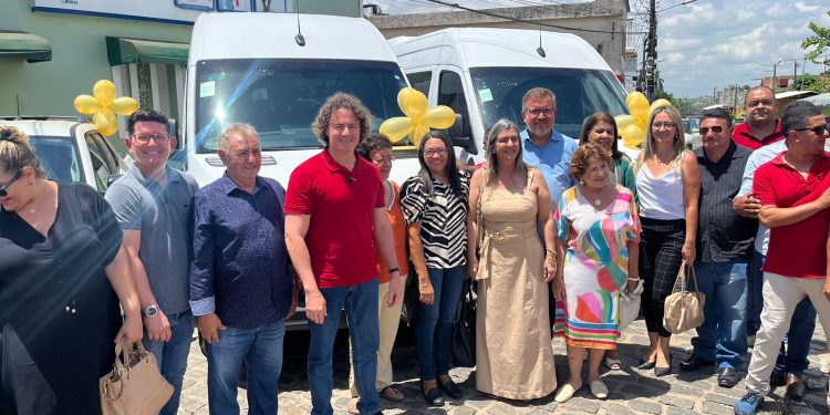 Prefeita de Areia agradece emendas de Veneziano e Nilda Gondim que proporcionaram veículos para a Saúde e Agricultura
