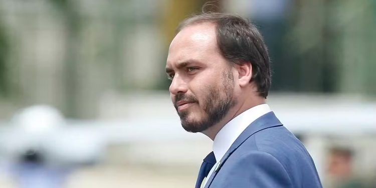 PF apreende computador da Abin em operação que mira Carlos Bolsonaro