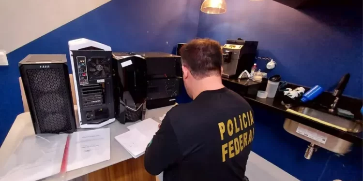 PF cumpre mandados contra suspeitos de vender TV Box pirata na Paraíba